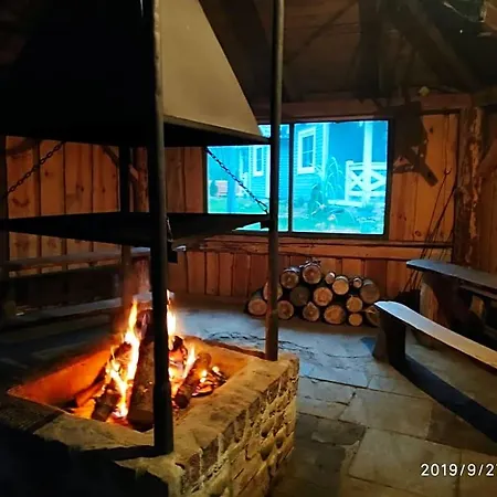 Lodge W Dolinie Wiezycy Szymbark (Pomerania)